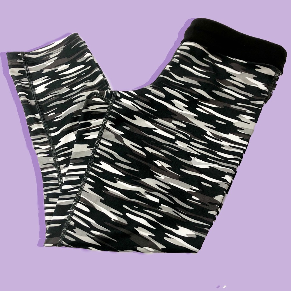 EUC Nike Dri-Fit Camo Running Capri Leggings XS